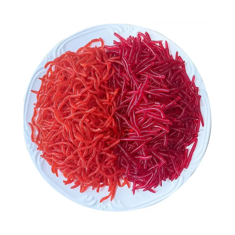 100pcs/Bottle Realistic Tackle Soft Lure Bass Bream Bloodworm Fishing Lure Earthworm Worm Rubber Red Worms Baits Fishy Smell